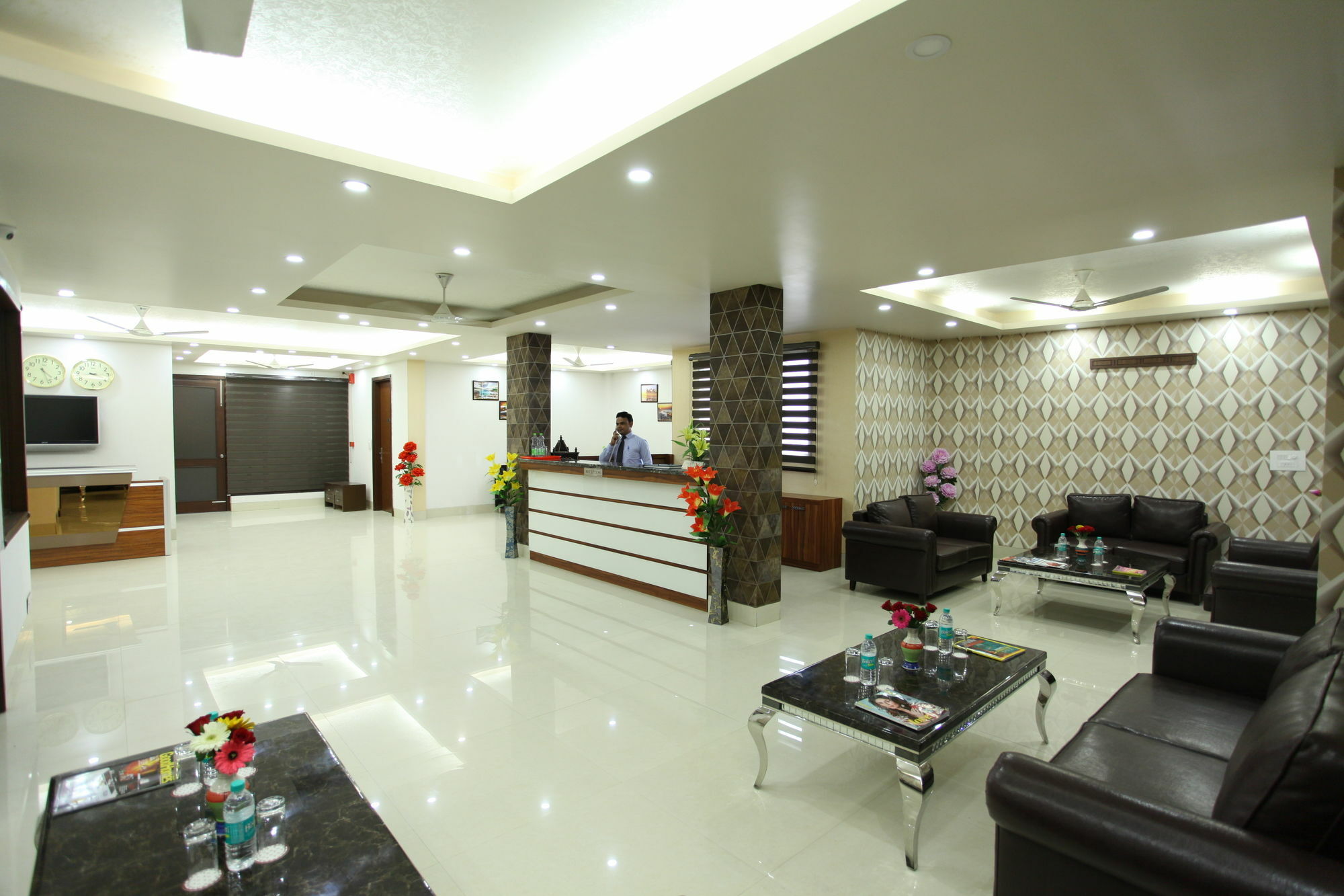 Hotel H.C Grand Ню Делхи Екстериор снимка